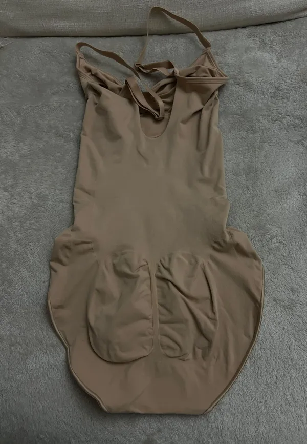 SKIMS Seamless Sculpt Brief Bodysuit - Image 6
