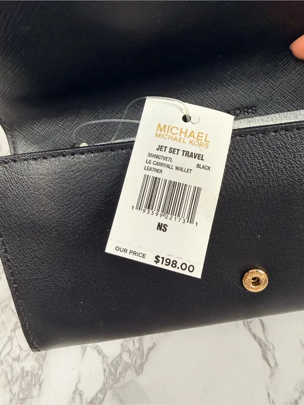 New Michael kors black gold large carryall leather wallet - Image 3
