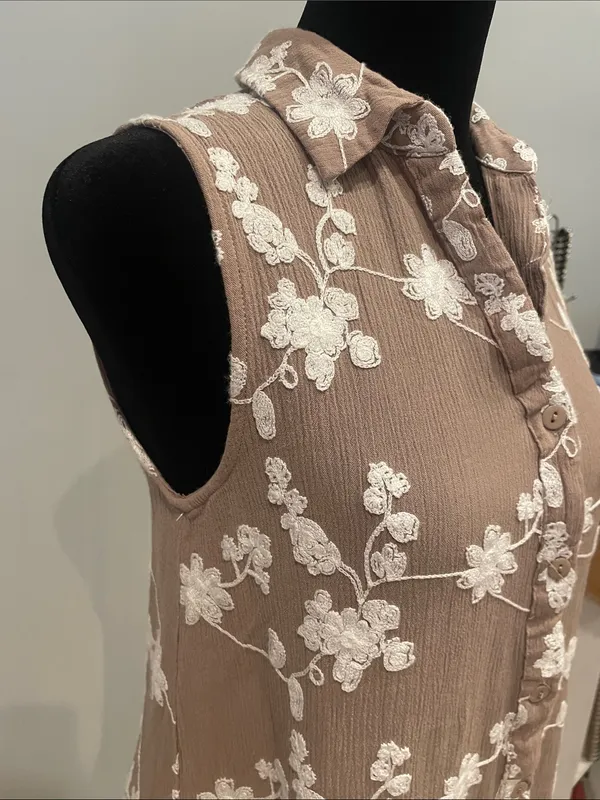 Sleeveless Taupe Button-Down Dress with White Floral Embroidery like new small - Image 3
