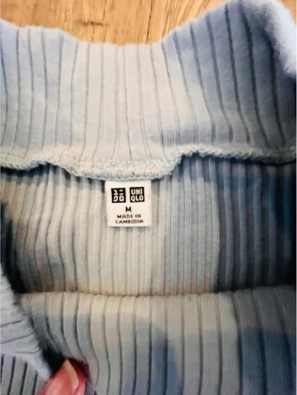 Uniqlo Light Blue Ribbed Mock Neck Top Size Medium - Image 4