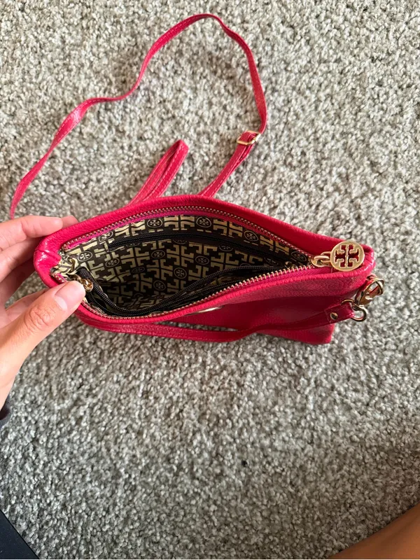Tory Burch Pink-Red Pebbled Leather Crossbody with Gold Logo - Image 4
