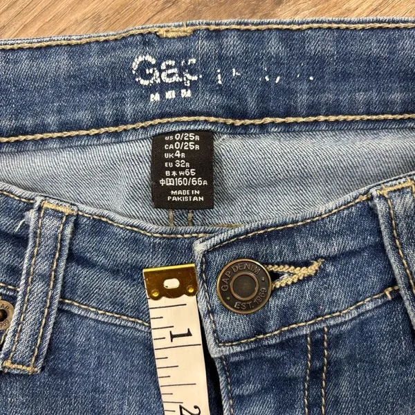 Gap True Skinny Distressed Jeans Size 0 / 25R Medium Wash EUC - Image 8