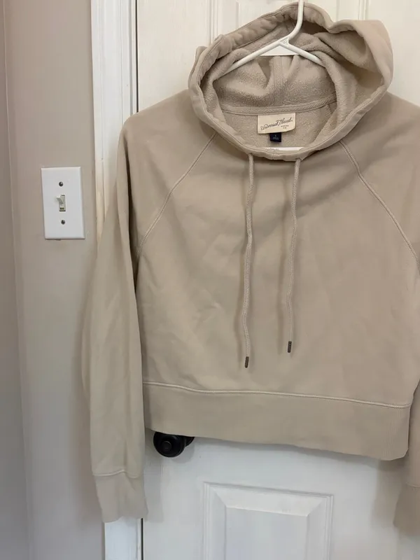 Universal Thread Cropped Pullover Hoodie in Beige - Image 8