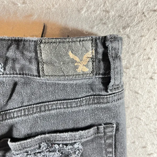 1078 | American Eagle Vintage‎ Hi-Rise Festival Distressed Denim Shorts Black 6 - Image 6