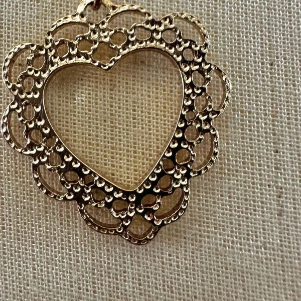 Gold tone open heart pendant necklace - Image 3