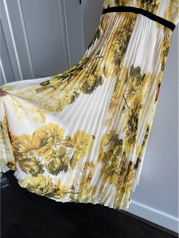 Karen Millen Pleated Floral Bodice Detail Woven Maxi Dress - Image 8