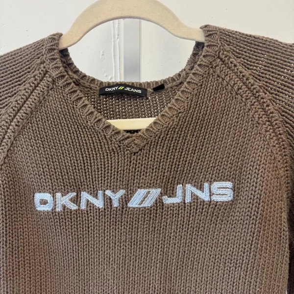 Y2K‎ DKNY Jeans Tan Brown Cotton Knit V-Neck Logo Sweater Women's Medium Raglan - Image 4