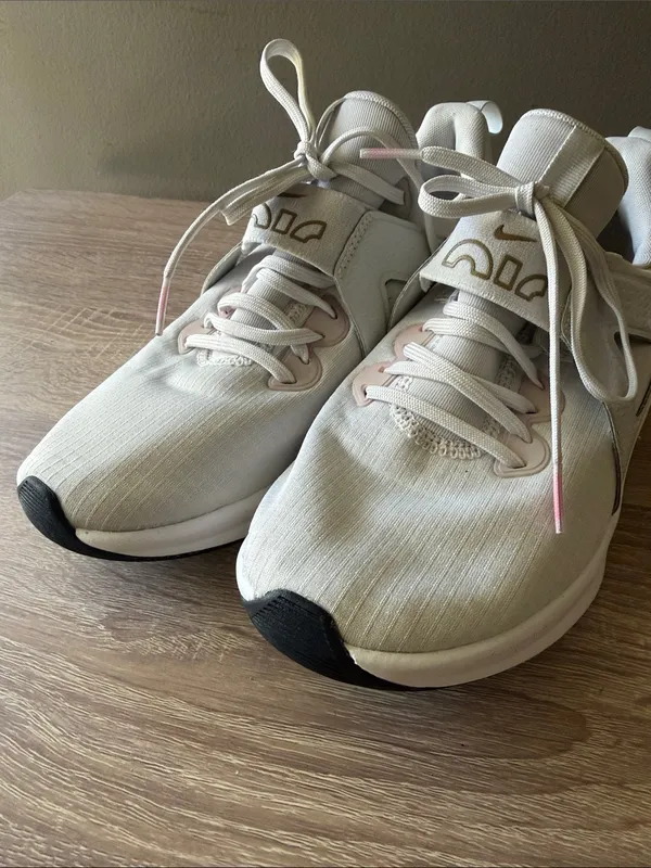 Nike Women’s Airmax Slip-On Sneakers in Ivory with Rose Accents 7.5 Preowned - Image 12