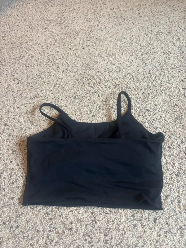 Amazon padded black cropped tank top - Image 3
