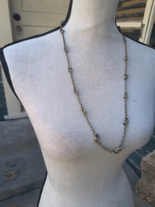 Elegant Long Silver-Link Women's Necklace - Classic Chain Design - Image 2
