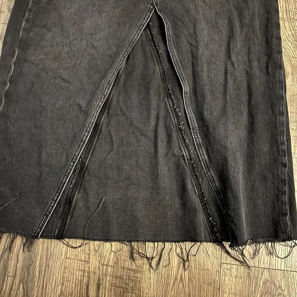 American Eagle Maxi‎ Skirt 12 Charcoal Open Slit Raw Hem - Image 3