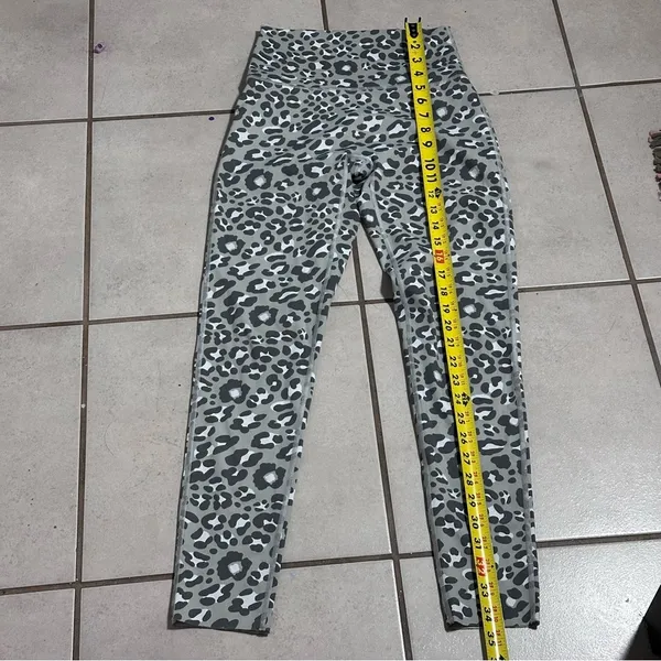 Offline by Aerie Women Hi-Rise Gray Animal Print 7/8 Legging size‎ S - Image 5