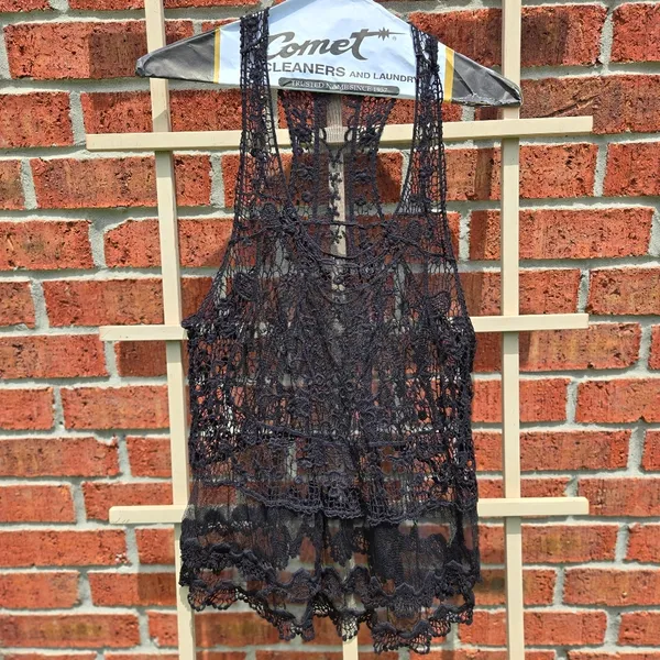 Elegant Black Lace Women's Top M - Image 2