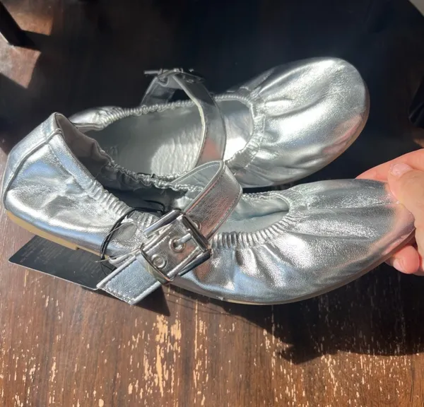 NWT Forever 21 Womens Buckle Shiny Silver Mary Jane Ballet Flats Size 7 - Image 4