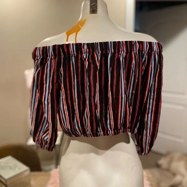 Off the shoulders Crop Top Red - Image 2