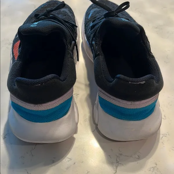 Black nike Athletic Shoes with orange, blue and purple back - Image 5