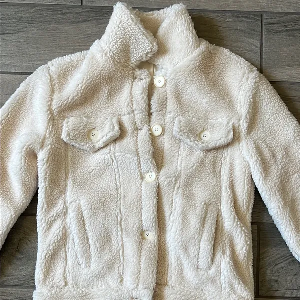 Trendy White Sherpa Jacket - Image 4