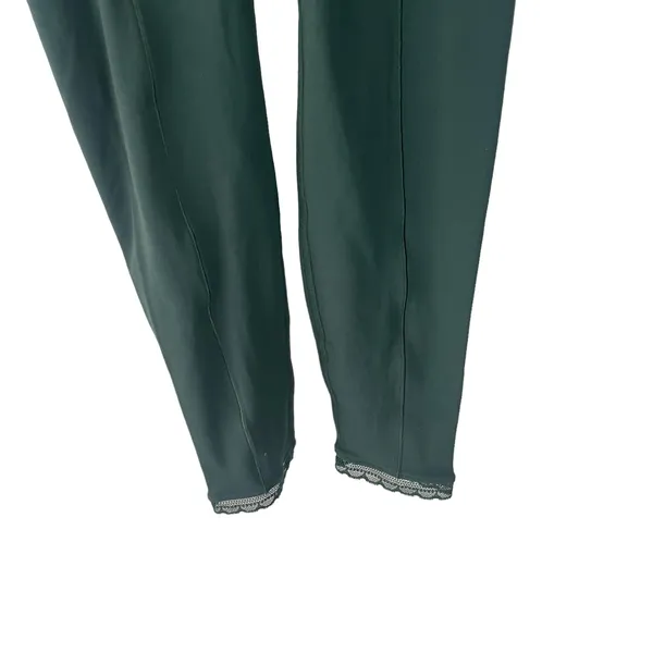Nike Women's Size XS Green Yoga Lace Trim High Waisted Crop Leggings‎ - Image 3