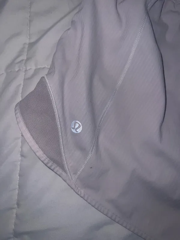 Lululemon Low-Rise Hotty Hot Shorts 2.5" Lined - Image 3