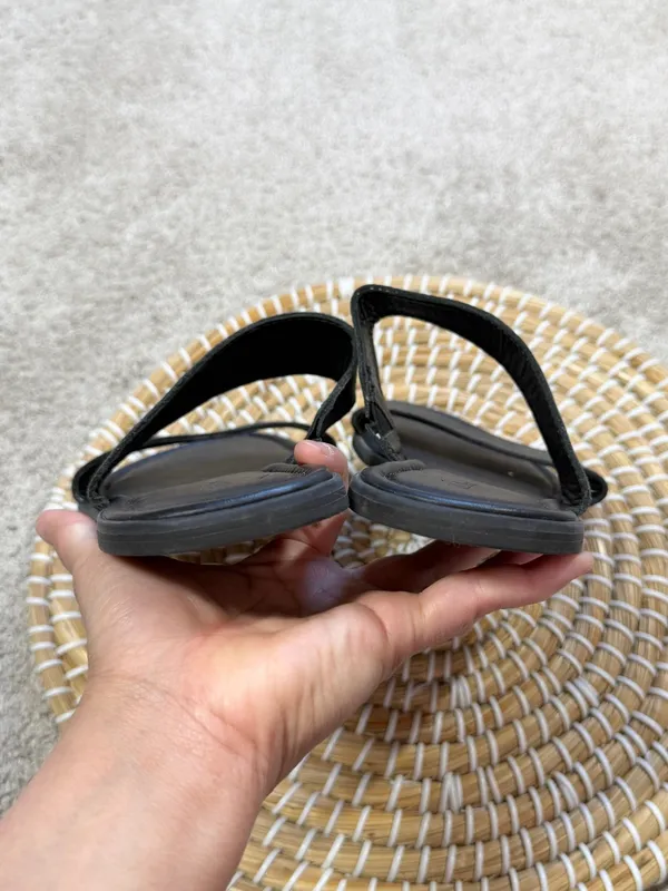 L.L. Bean Women’s Leather Sandals Slip On in Black 10 - Image 7