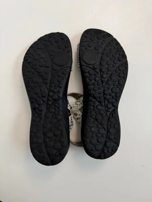 Taos Sandals Beauty Buckles Adjustable Comfort Travel Reptile Print Black Grey - Image 12
