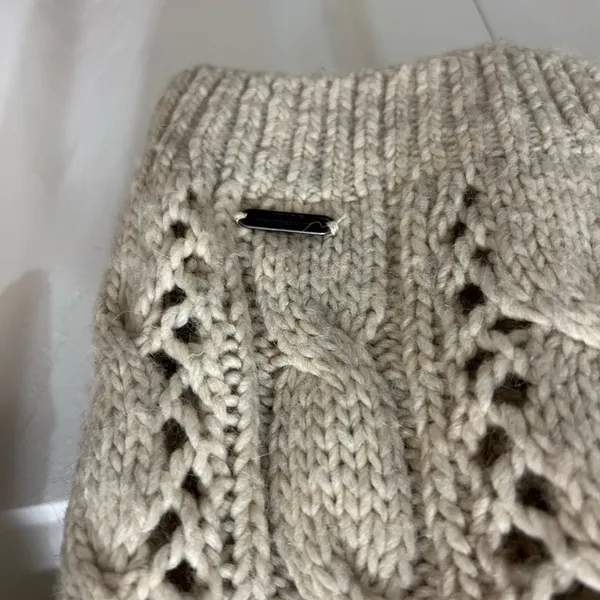 Abercrombie & Fitch Women’s Long Beige Cable Knit Sweater Medium - Image 4