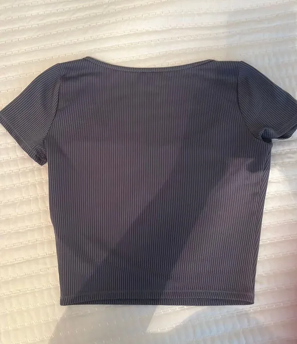 Hollister Ribbed Seamless Scoop Neck Baby Tee - Image 3