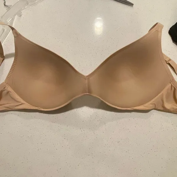 Skims no wire bra size 36DD - Image 4