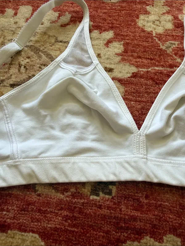 Wireless V-Neck Bralette - White - Image 7