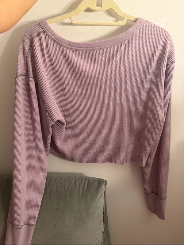 BDG Urban outfitters size medium purple waffle knit long sleeve crop top v-neck - Image 3