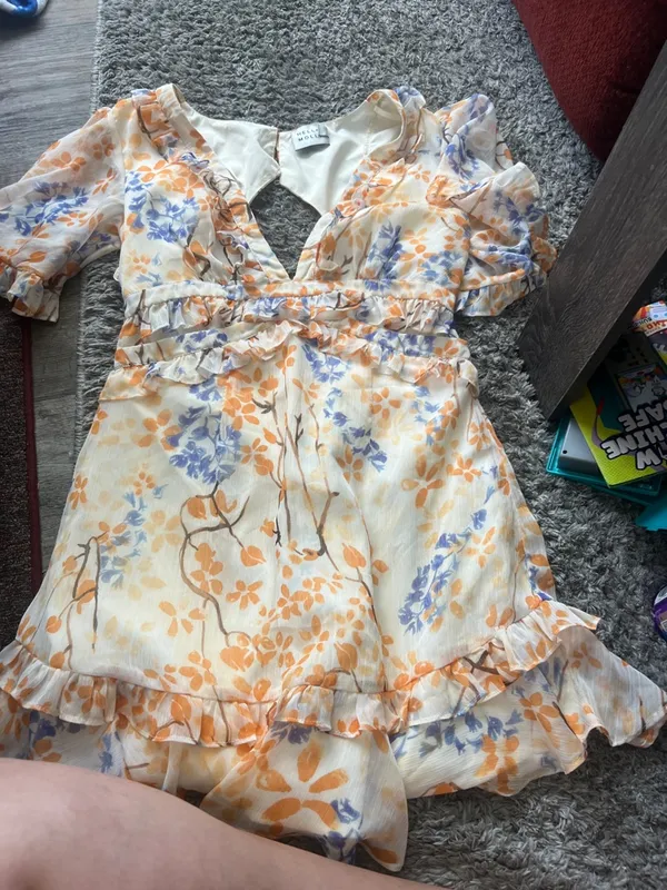 Hello molly frolic season Floral Ruffle V-Neck Mini Dress size 8 - Image 13