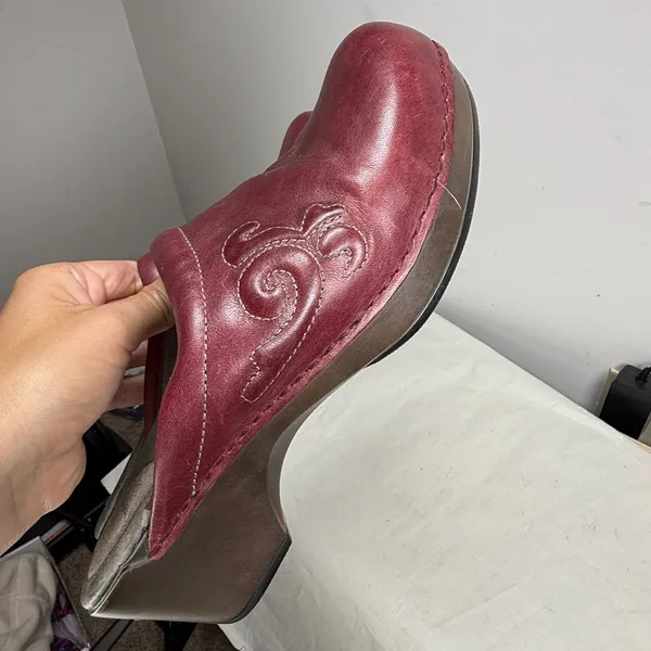 DANSKO LEATHER MULE CLOGS WINE EMBOSSED SZ 39 - Image 13