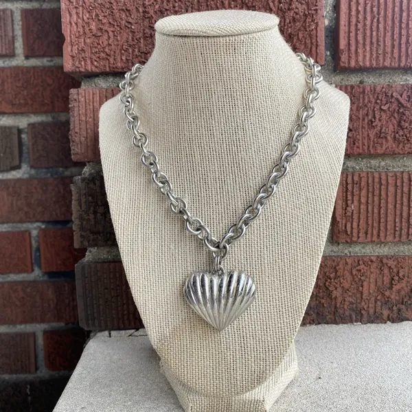 Anne Klein Authentic Ribbed Heart Silver Tone‎ Vintage 80's Necklace Link Toggle - Image 3