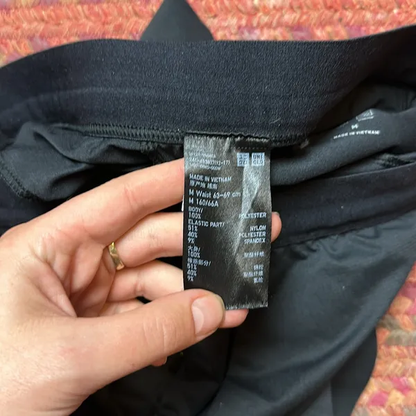 UNIQLO BLACK ATHLETIC RUNNING SHORTS QUICK DRY - Image 3