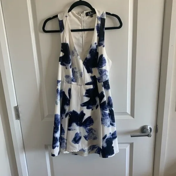 LULU’S Seeing Chic Floral V-Neck Dress Size S - Image 4