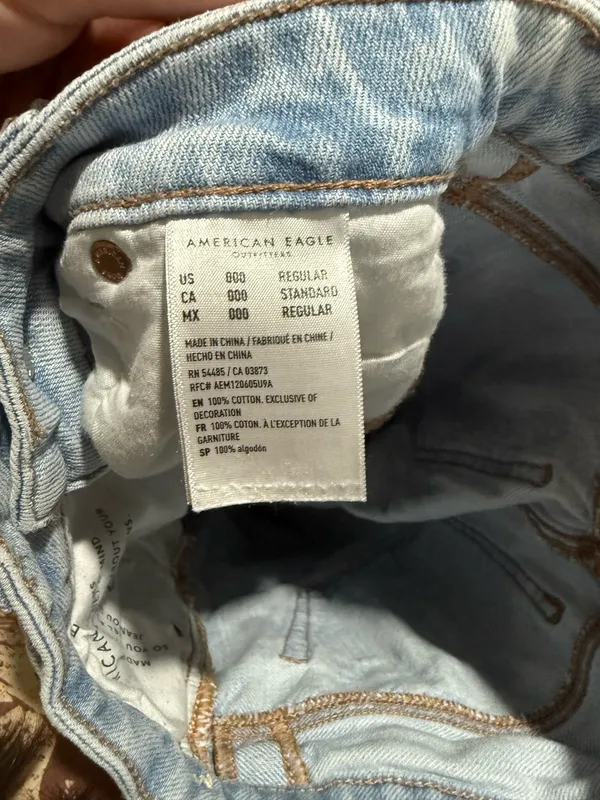 American Eagle Mom Jeans - Image 4