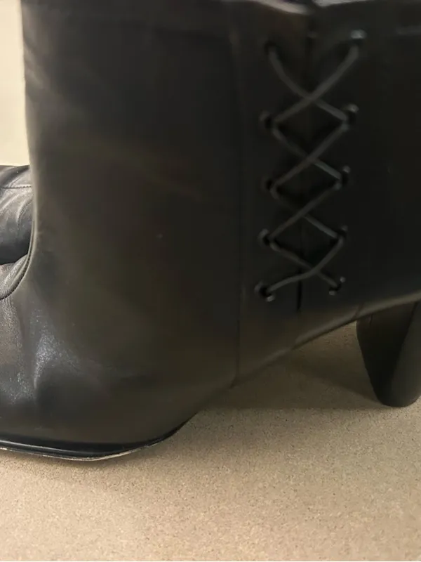 BCBG Max Azria BCBGirls Women's Black Lace-Detail Ankle Booties 7.5 - Image 5