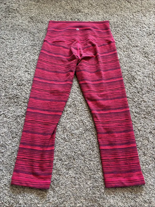 Lululemon Cropped Leggings size 8 (22”) - Image 3