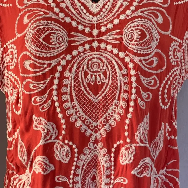 SOLITAIRE BOHEMIAN EMBROIDERED TOP. Sz: L - Image 3