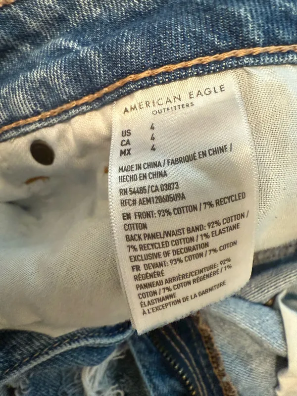 American Eagle Strigid Denim Mom Short Medium Tinted Indigo Distressed - Image 6