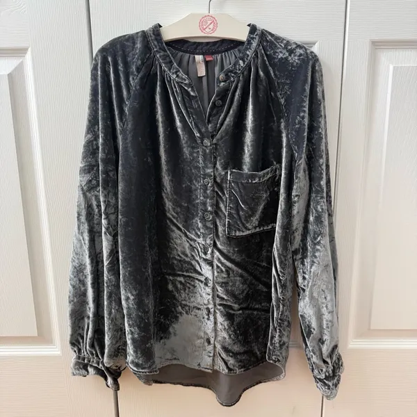 Anthropologie Pilcro Velvet Femme Button Down Crushed Velvet Top in Gray - Image 2