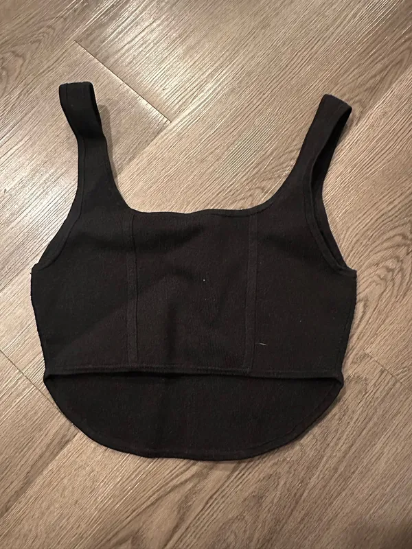 Aritzia Babaton Black Crop Top - Image 2