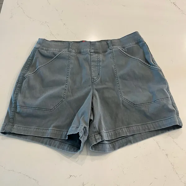 SPANX Twill Stretch Short 6" in Hazy Grey Size Large‎ - Image 3