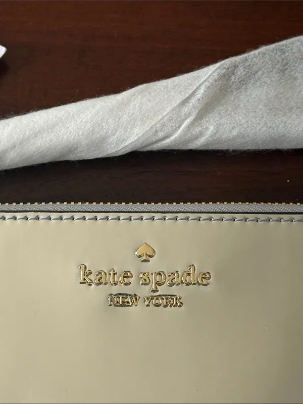 kate spade New York Lucy Metallic Silver L Zip-Around Wristlet new - Image 5