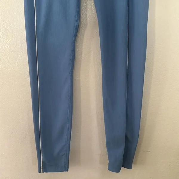 WILO blue Leggings EUC Blue Size M - Image 3