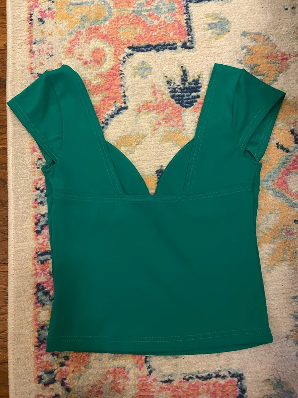 Green cropped going out top Size XS - Image 2
