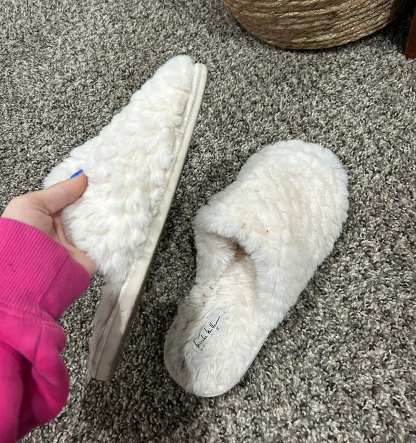 Slippers White Size 7.5 - Image 2