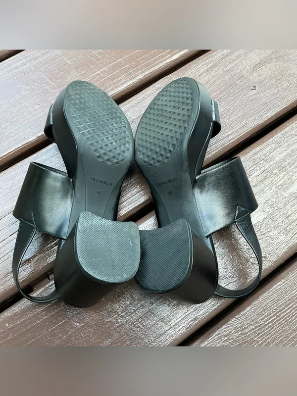 Modern leather Wide-Strap Block Heel Sandals 🌹 - Image 8