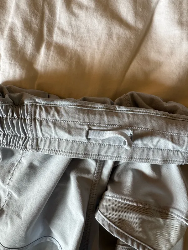 Lululemon Hotty Hot 2.5" Shorts - Image 4