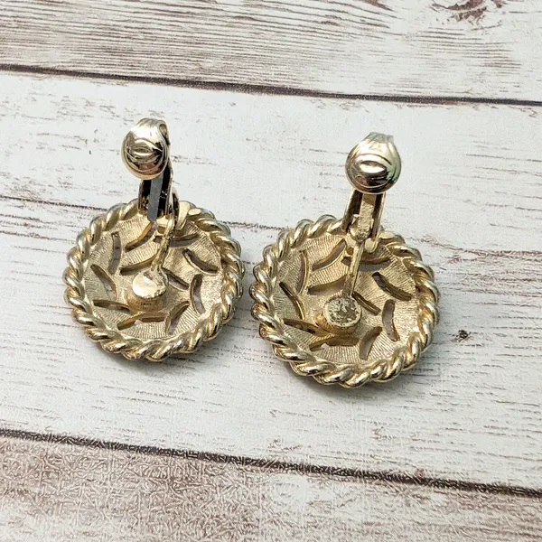 Vintage Clip On Earrings - Cream & Gold Tone Fancy Design - Image 5
